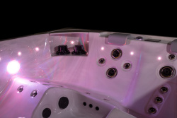 Гидромассажный спа бассейн NordicSpa Liv (Лив)