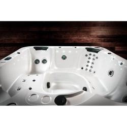 Гидромассажный спа бассейн Vortex Spas Xenon